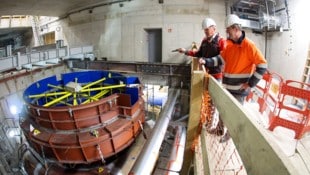 Die Turbine wird vom Wasser des Weißsees angetrieben.