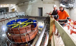 Die Turbine wird vom Wasser des Weißsees angetrieben.