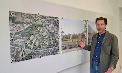 Architekt Andreas Hawlik präsentiert genauere Details zum Wiesenpark auf der Breiteneder-Wiese ...