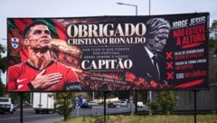 Eines der Plakate pro Cristiano Ronaldo und contra Jorge Jesus