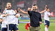 Coach Miron Muslic und seine Schalker die Riesen im Duell mit Lustenau.