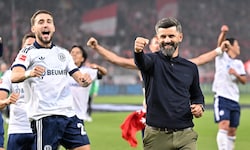 Coach Miron Muslic und seine Schalker die Riesen im Duell mit Lustenau.