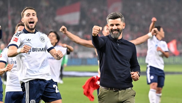 Coach Miron Muslic und seine Schalker die Riesen im Duell mit Lustenau.