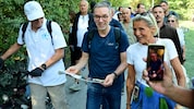 Kickl wanderte zusammen mit seinen Sympathisanten entlang des Liesingbaches.