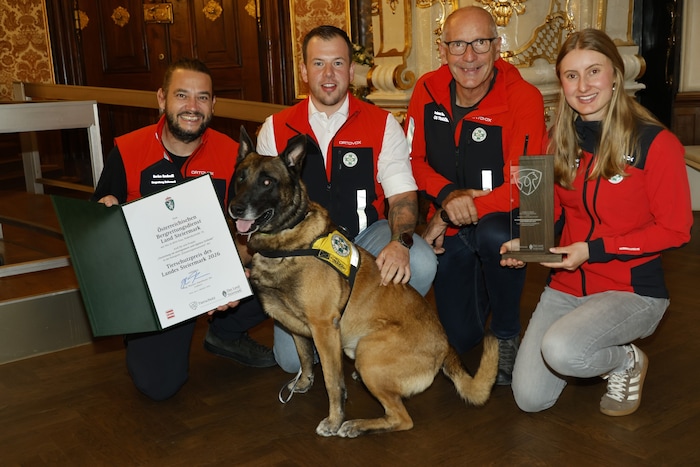 Tolles Team, toller Hund, großartige Bergretter