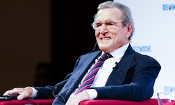 Der ehemalige deutsche Bundeskanzler und SPD-Politiker Gerhard Schröder war von 1998 bis 2005 im ...