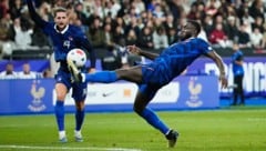 Frankreich-Ass Dayot Upamecano hat beim Duell mit Italien kurz vor dem Abpfiff mit Gelb-Rot vom ...