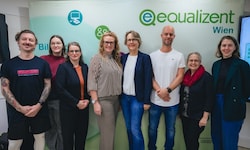 Das Equalizent-Team samt Anbieter von Gesundheitsdiensten. 