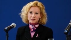 Frauen- und Wissenschaftsministerin Holzleitner steht nicht zur Verfügung.