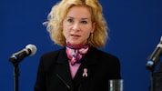 Frauen- und Wissenschaftsministerin Holzleitner steht nicht zur Verfügung.
