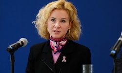 Frauen- und Wissenschaftsministerin Holzleitner steht nicht zur Verfügung