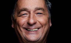 Andreas Vitásek wagt zu seinem Bühnenjubiläum einen ganz persönlichen Streifzug durch 45 Jahre ...