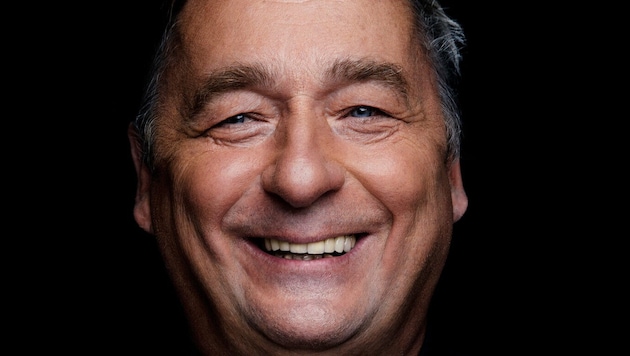 Andreas Vitásek wagt zu seinem Bühnenjubiläum einen ganz persönlichen Streifzug durch 45 Jahre ...