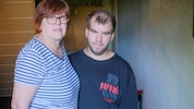 Birgit (64) mit ihrem Sohn Alexander (24), der einem Nachbarn mit seiner mutigen Tat das Leben ...