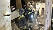 Die Wiener Berufsfeuerwehr barg eine Tote und mehrere Verletzte aus den Trümmern. 