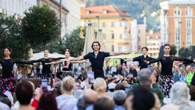 Tänzerinnen und Tänzer unterschiedlichster Tanzstile sorgten für Wow-Momente bei der Shopping ...