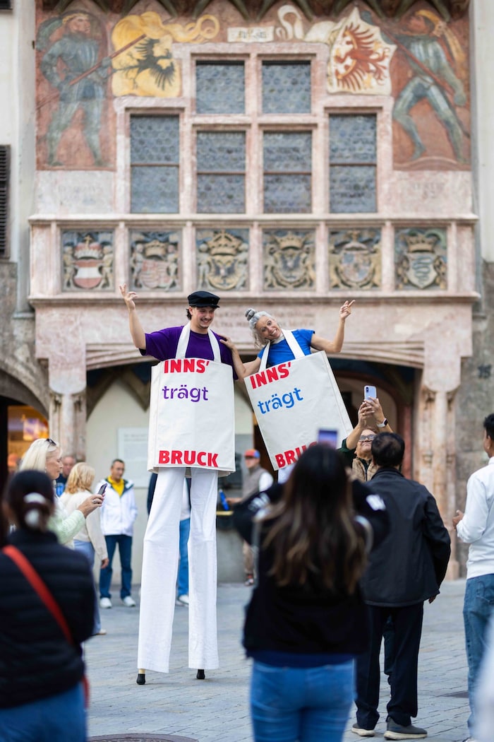 Die Kampagne „INNS‘ trägt BRUCK“ wurde „zum Leben erweckt“: Wer in Innsbruck einkauft, trägt ein ...