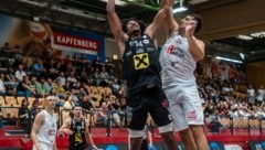 Die Eagles (schwarz) udnd die Bulls prallen am Sonntag aufeinander.