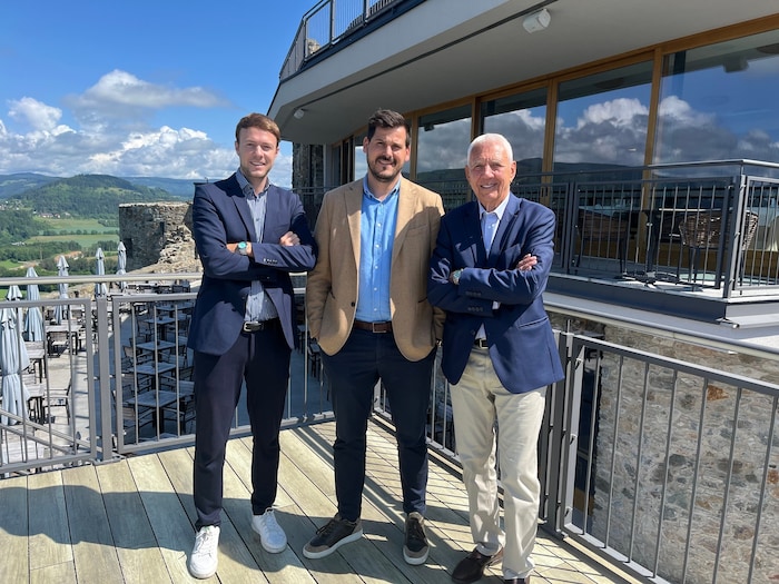 Andreas und Alfred Riedl mit Gastro-Pächter Martin Jezeršek