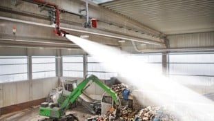 Fix verbaute Löschanlage der Brandbekämpfungsfirma Rosenbauer in einer Recycling-Anlage: ...