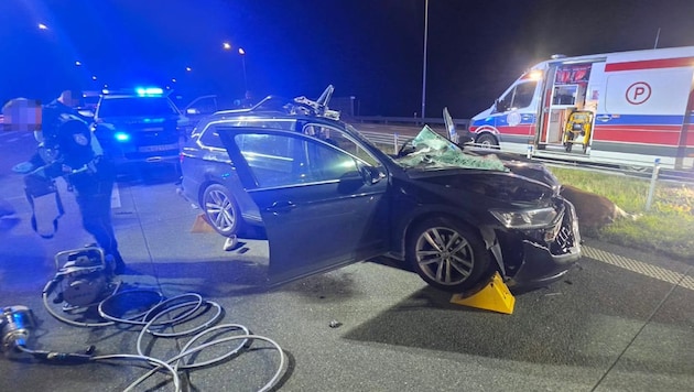 Das Auto wurde bei dem Unfall völlig zerstört.