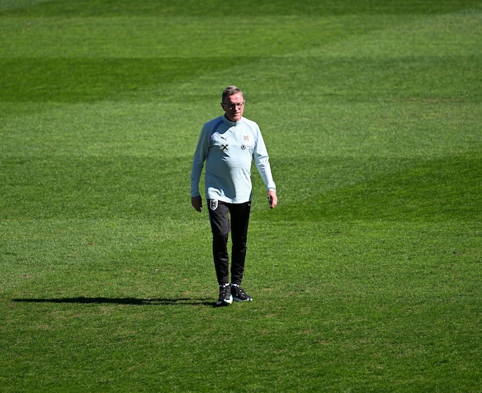 Ralf Rangnick hatte sich über den Rasen beschwert.