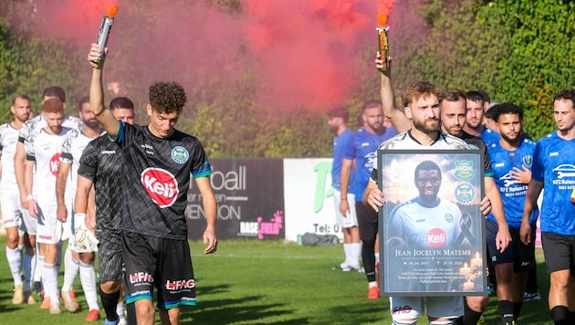 Seine „Brüder“ nahmen Jambo mit aufs Spielfeld.