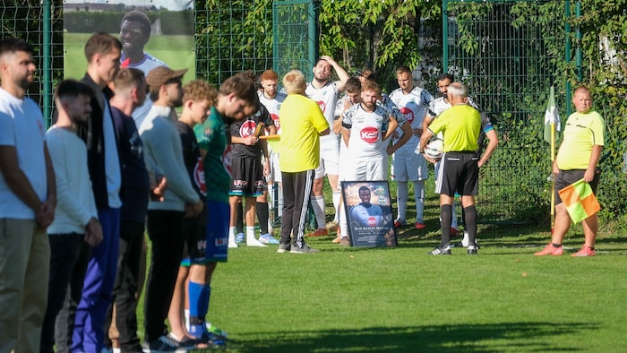 Am Weg aufs Spielfeld hängt in Ebelsberg ab sofort ein großes Bild von Jambo. Freunde und ...