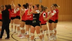 Überglücklich über den Derbysieg waren die Damen des TV Oberndorf am Samstagabend.