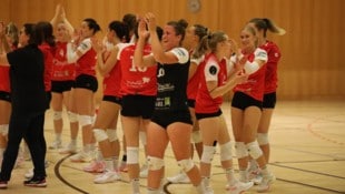 Überglücklich über den Derbysieg waren die Damen des TV Oberndorf am Samstagabend.