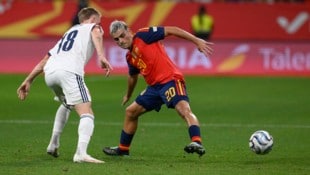 Spanien führt gegen Tschechien.