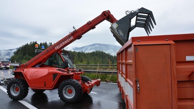 This is what a telescopic loader looks like (illustrative image)
