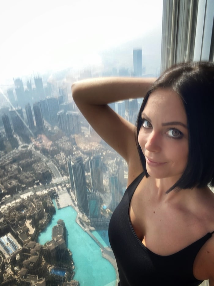 Blick vom Burj Khalifa auf Downtown Dubai und den Dubai Fountain/Lake.