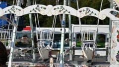 Ein WIesn-Mitarbeiter in München ist von einer Schiffsschaukel (Bild) am Kopf getroffen und ...