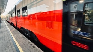 Der Ersatzverkehr wurde zwischen Wiener Neustadt und Lanzenkirchen eingerichtet.