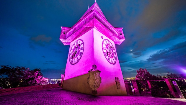 Noch bis 9. Oktober färbt sich der Grazer Uhrturm abends pink.