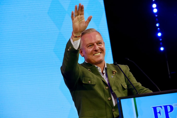 Viel Applaus für FPÖ-Landeshauptmann Mario Kunasek.
