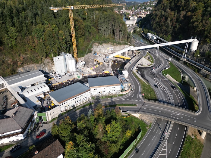 Blick von oben auf die Baustelle.