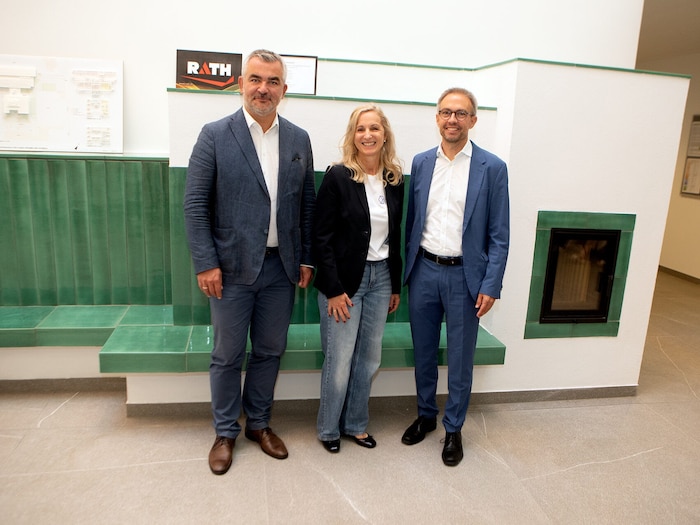 Landesrat Dorner mit Schulleiterin Anita Wolf und Jürgen Neuwirth (Bildungsdirektion) bei der ...