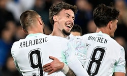 Christoph Lang sicherte mit einem Kopfball noch den Punkt für Österreich. 