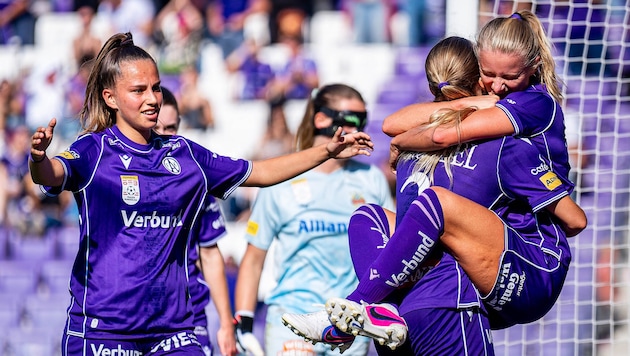 Riesenjubel bei Austrias Frauen nach dem Derby-Triumph.
