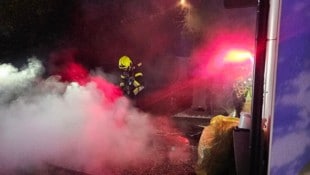 Das Feuer konnte aufgrund der Explosionsgefahr nur von außen bekämpft werden.