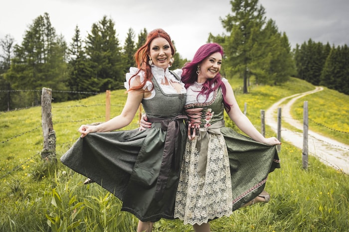 Elizabeth zog mit „BFF“ Vanessa 2025 auf die Alm.