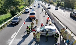 Die Autobahn war über eine halbe Stunde komplett gesperrt. Anschließend wurde der Verkehr auf ...