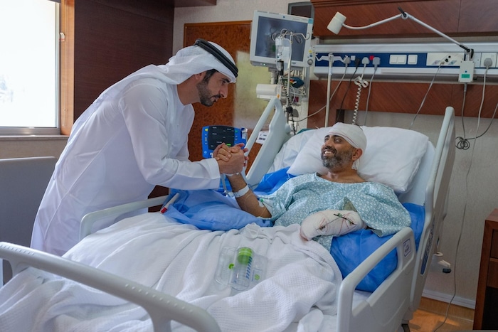 Der Kronprinz von Dubai besuchte den verletzten Piloten Smit Machchhar in einem Krankenhaus in ...