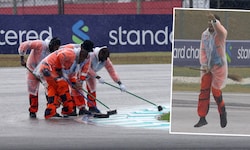 Während des Regens in Sepang war ein Streckenposten besonders gut gelaunt und tat so, als würde ...