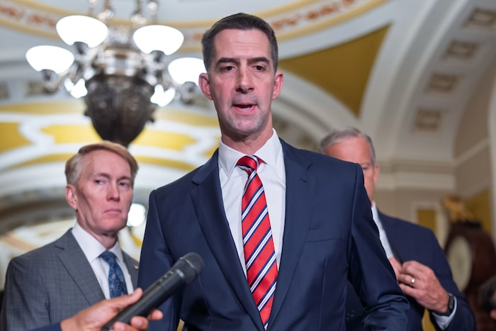 Die angebliche Handynummer von Tom Cotton ist nun für jeden öffentlich zugänglich.