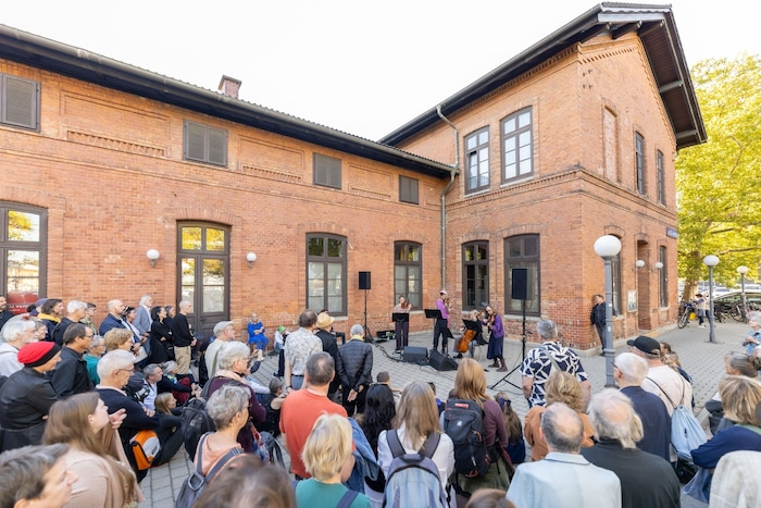 „Different Trains“ am GRazer Ostbahnhof