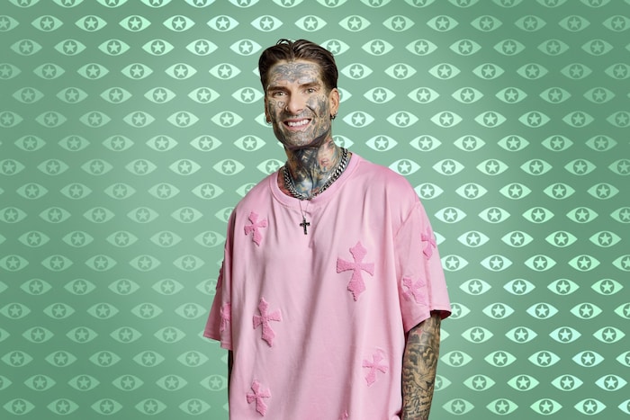 Tattoo-Nerd Nikola Grey zieht gemeinsam mit seiner Ehefrau bei Promi Big Brother ein.