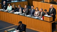 Der angekündigte Teil-Rückzug von Vizekanzler Andreas Babler stellt nicht nur seine eigene ...